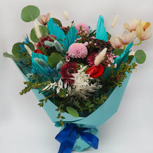 Load image into Gallery viewer, Mixed Fresh and Dried Floral Bouquet