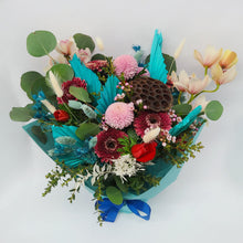 Load image into Gallery viewer, Mixed Fresh and Dried Floral Bouquet
