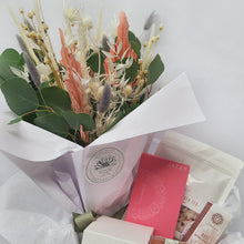 Load image into Gallery viewer, Small Gift Box And Dried Flowers
