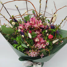 Load image into Gallery viewer, Mixed Fresh and Dried Floral Bouquet